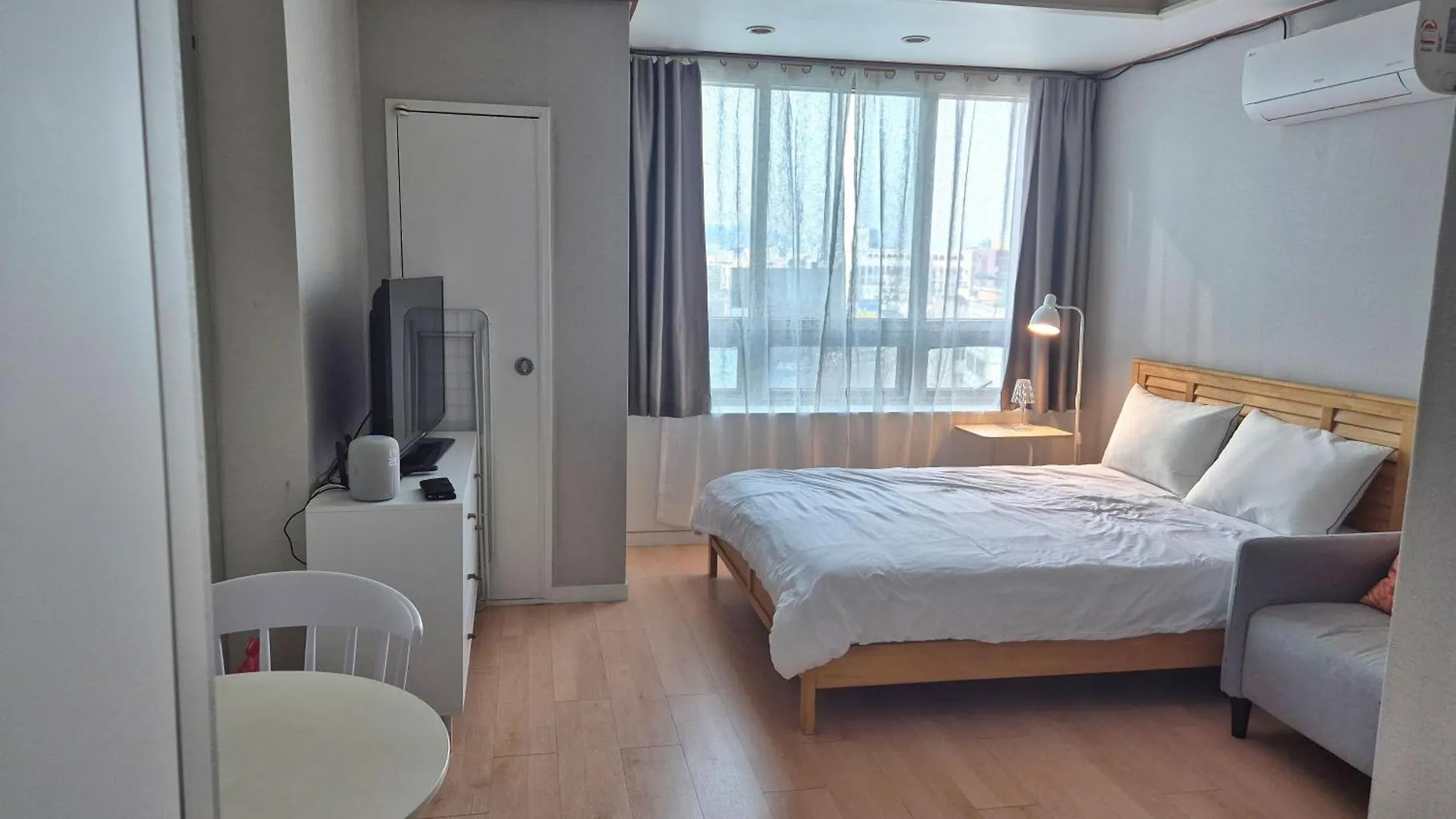 Sinsa Urban House Apartment Seoul